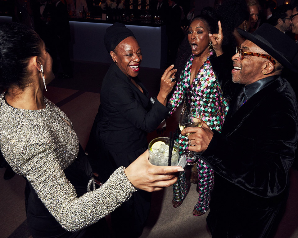 Những khoảnh khắc tuyệt đẹp khép lại mùa Oscar thứ 90